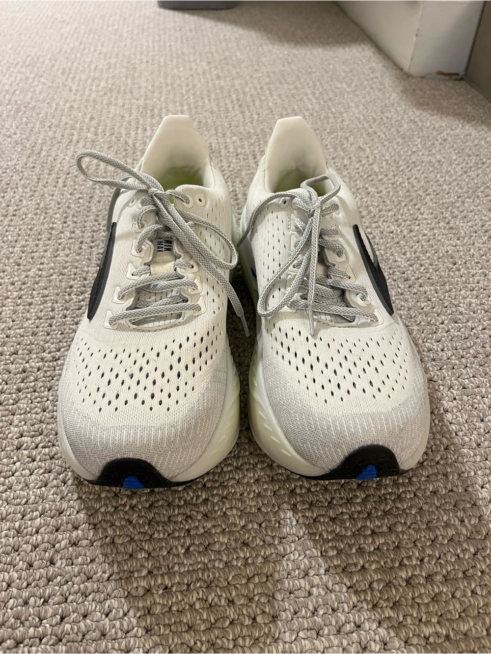Brooks Men's White and Black Running Sneakers